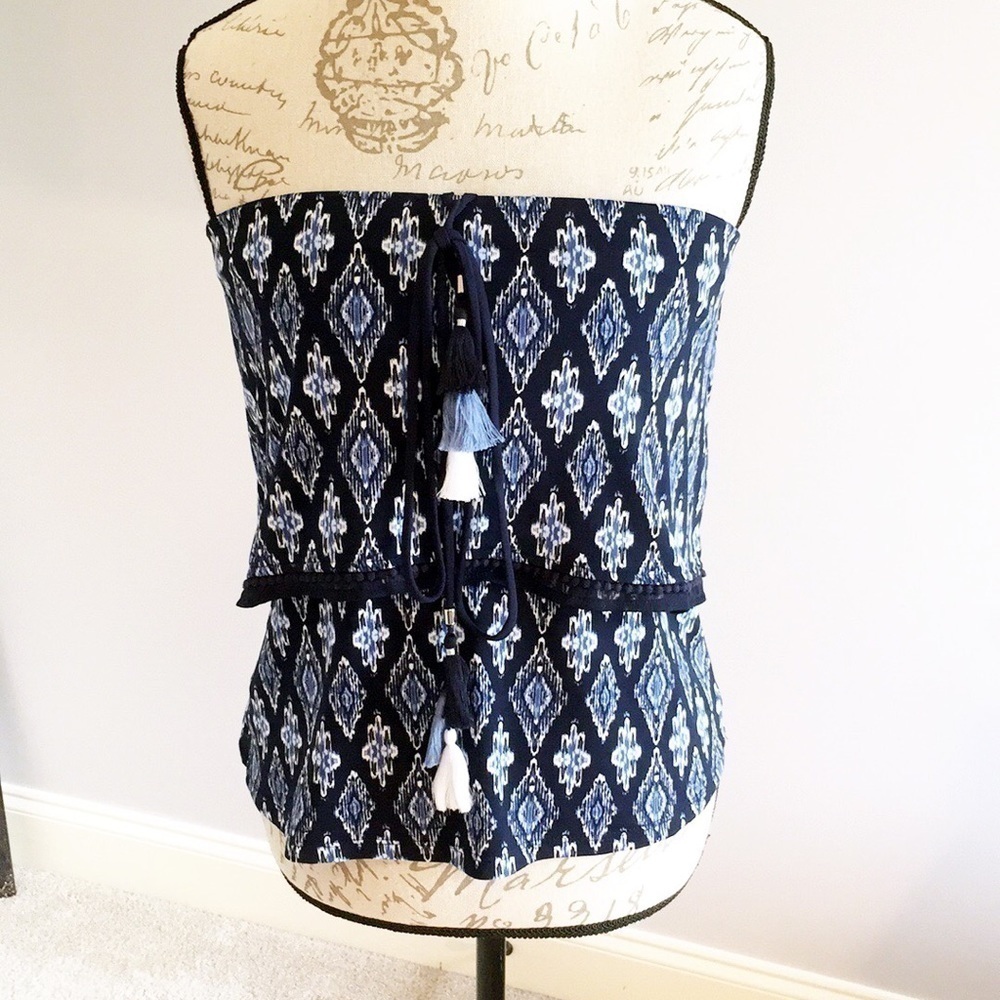 𝅺WHITE House Black Market Blue Strapless Top SP